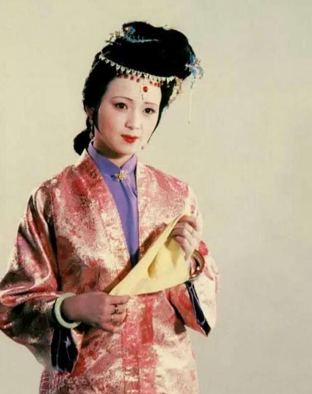 《红楼梦》中第一美人,神秘人物,作者是褒扬喜欢还是贬损讨厌呢