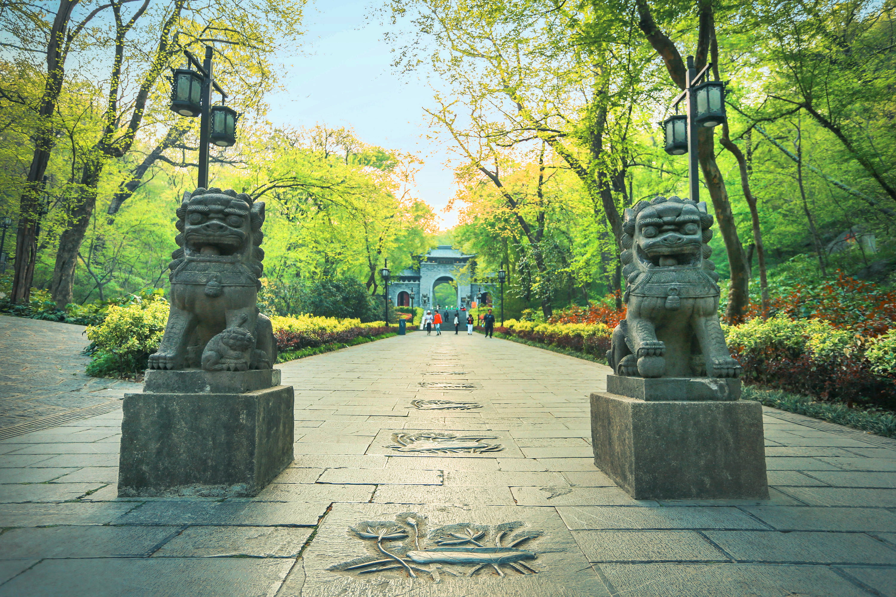 琅琊山内名胜古迹遍布,古刹,名亭,古关隘,古驿道,碑,碣,摩崖碑刻等