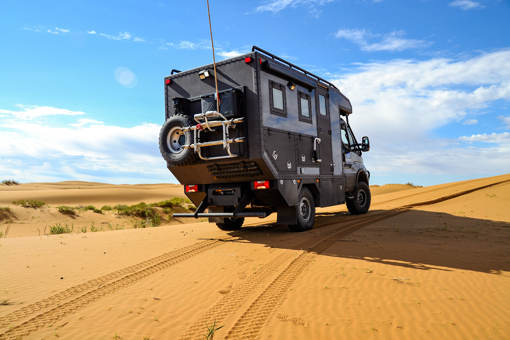 100多万的依维柯越野房车长啥样?