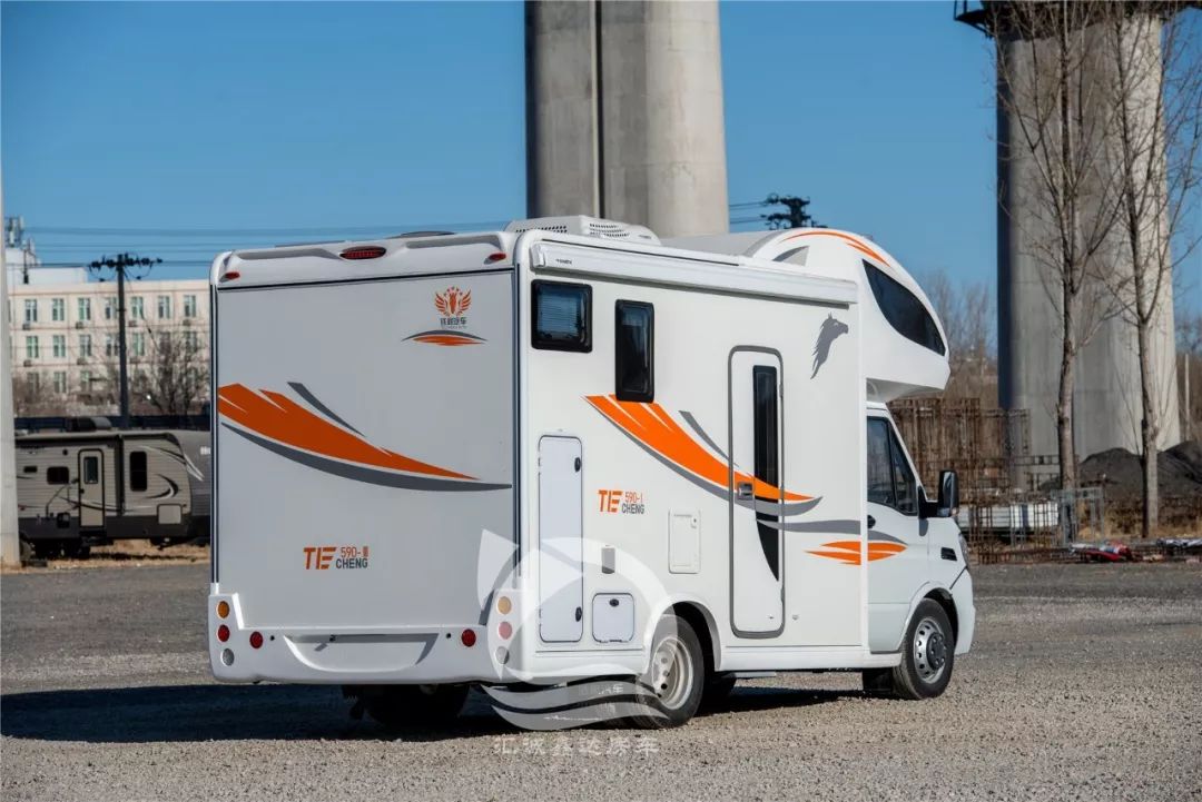 超便宜的依维柯房车来啦!内部豪华,价格只要40万?