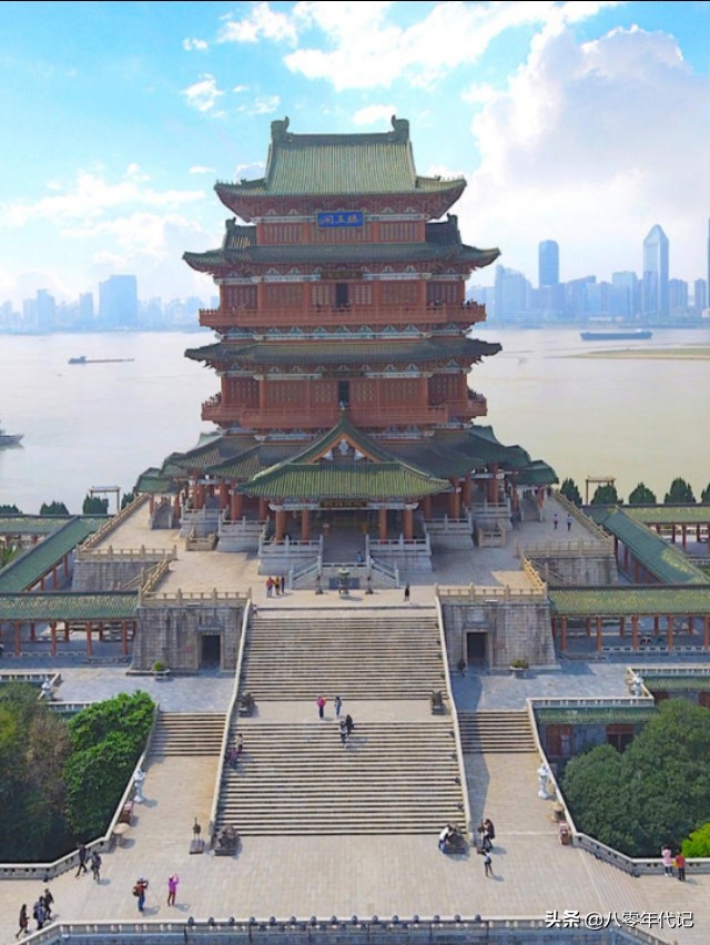 南昌滕王阁楼南昌市滕王阁旁边是什么江