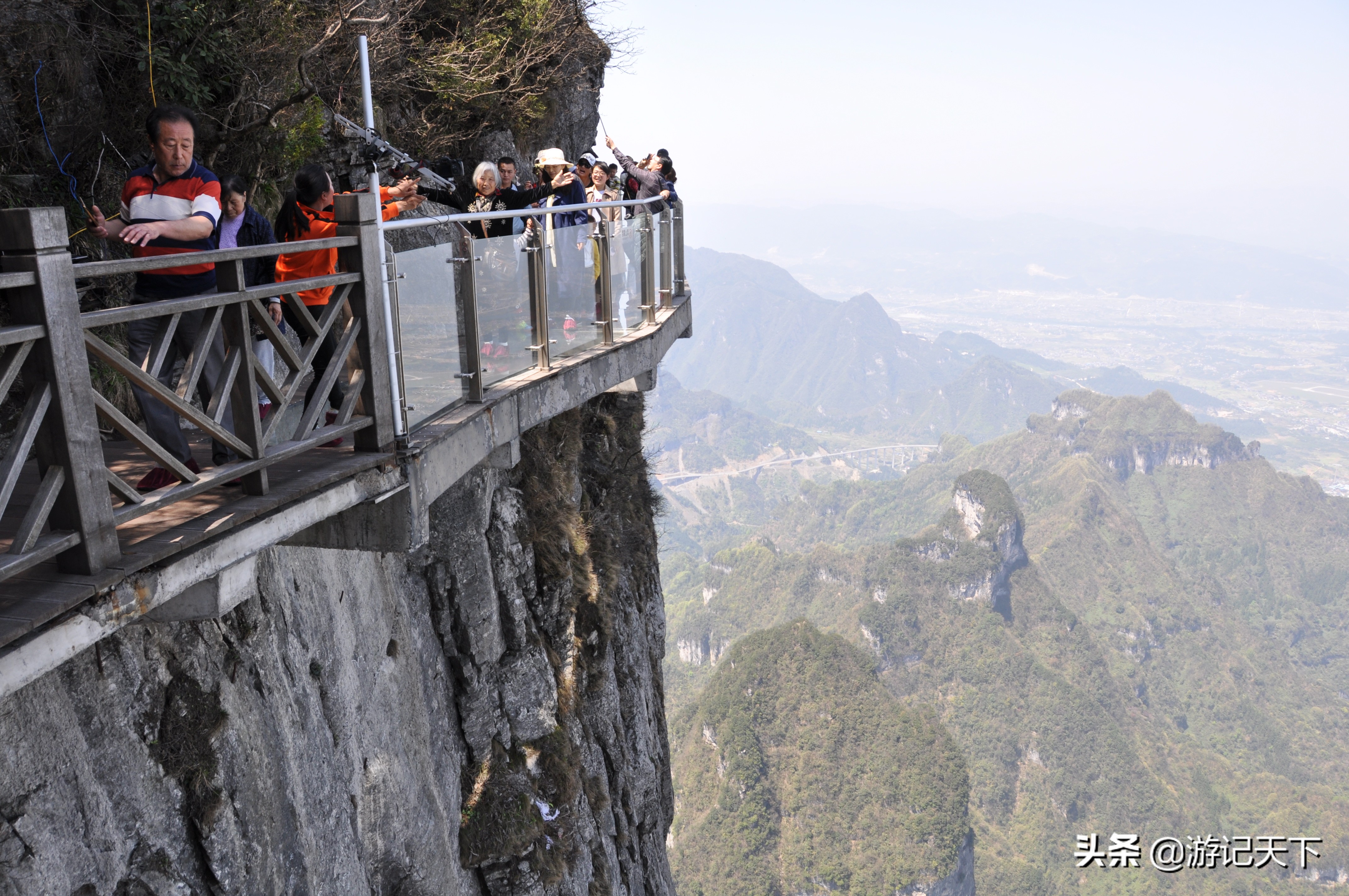 天门山景点的天门山