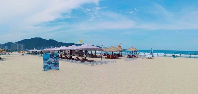 夏日,午後兩點半大角灣, 海陵島 知名度最高的景點,與 陽西 沙扒