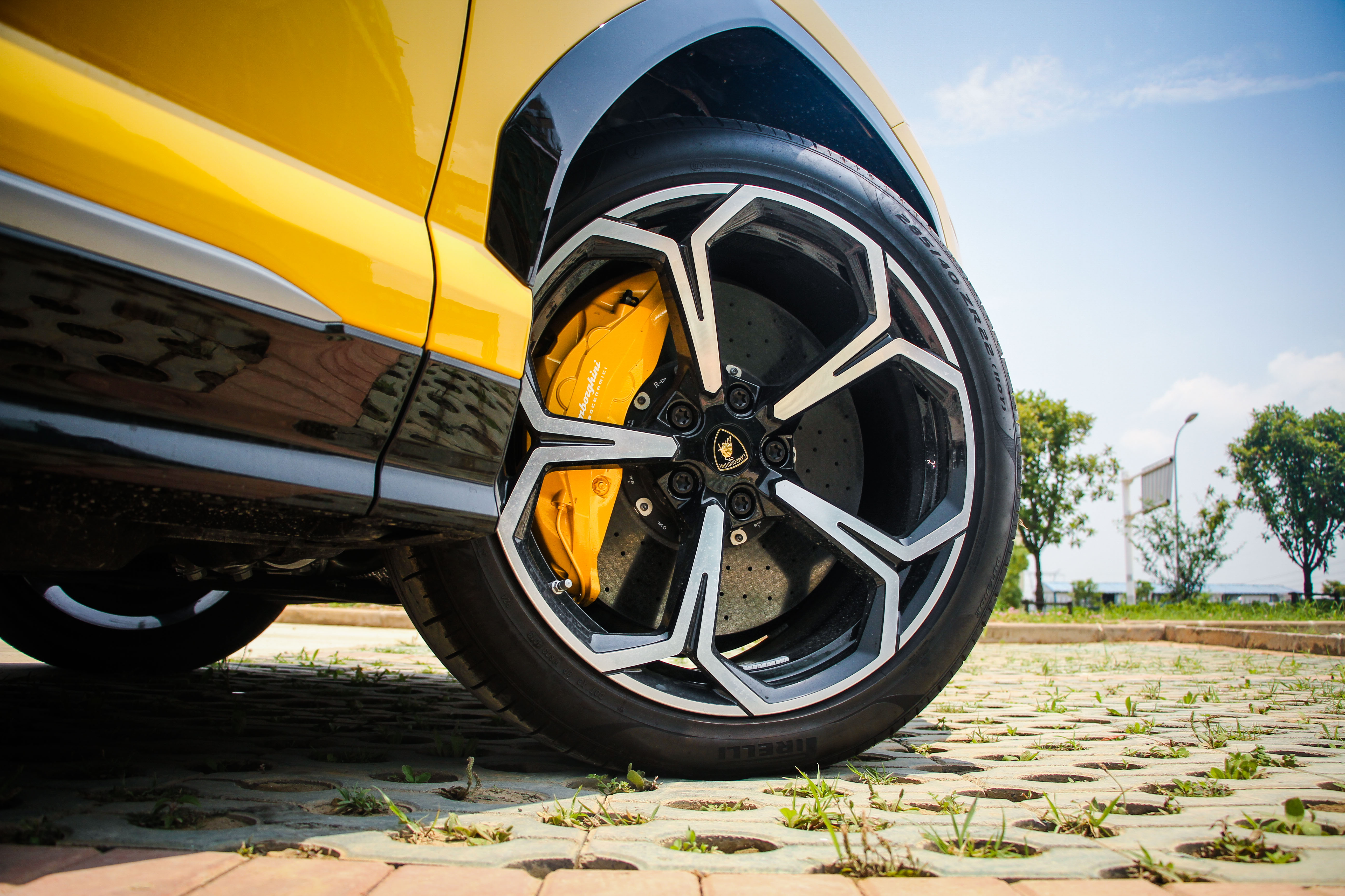 400万提车 实拍全球最快的量产suv 兰博基尼urus