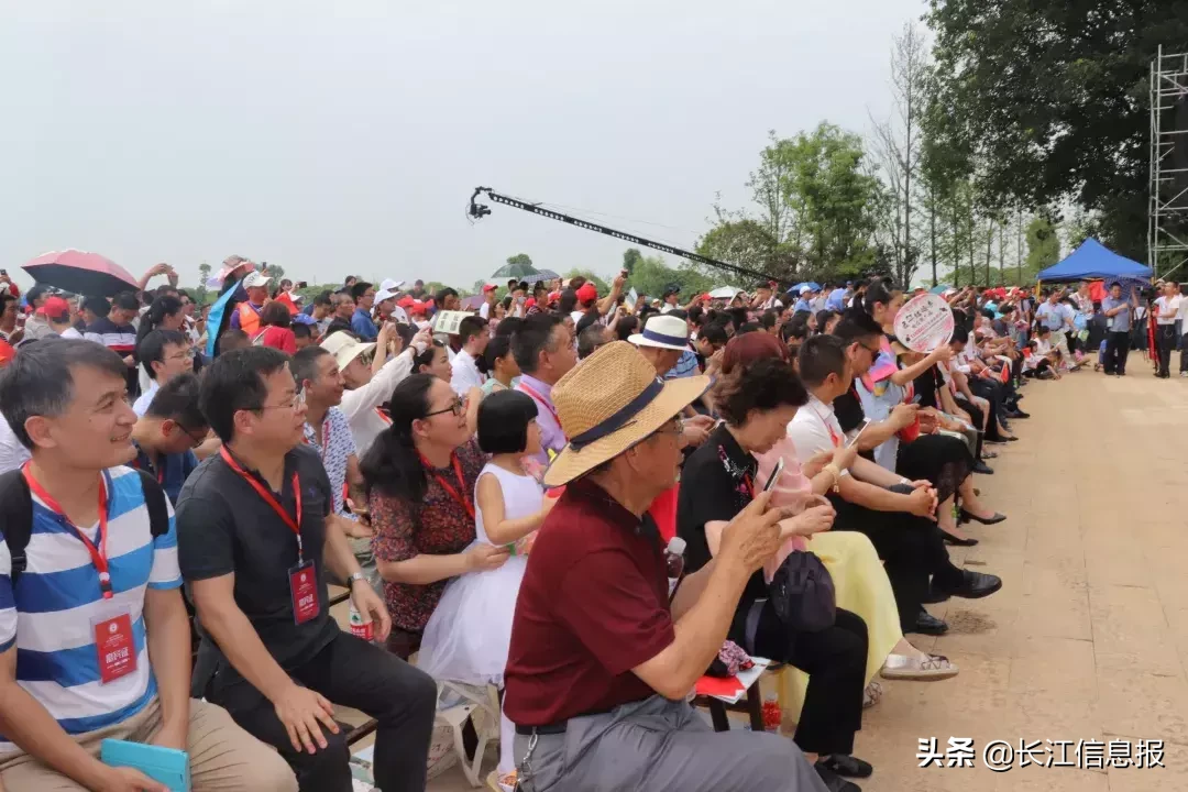 现场直击！第十五届中国汨罗江国际龙舟节开幕，这些精彩不容错过