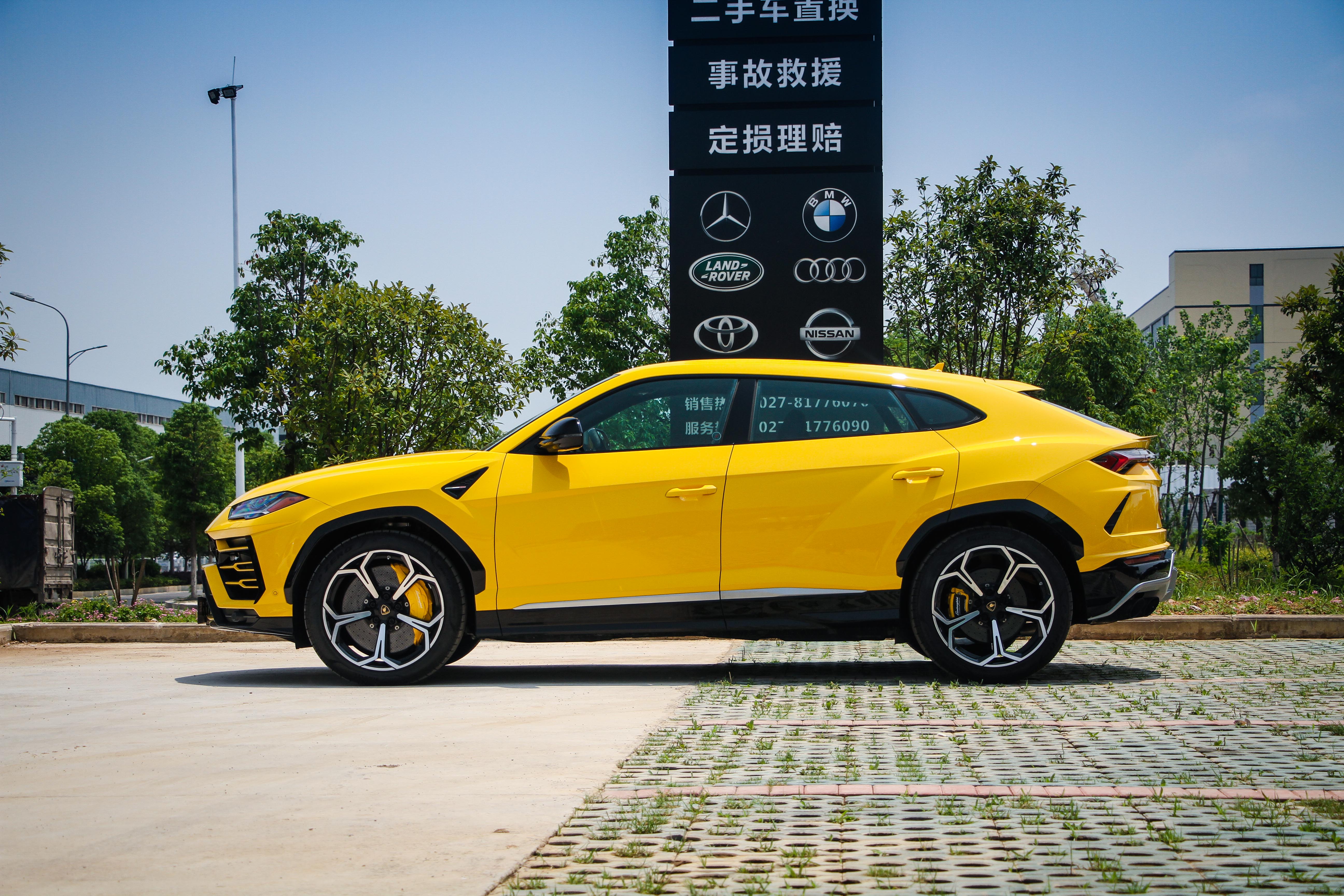 400万提车 实拍全球最快的量产suv 兰博基尼urus