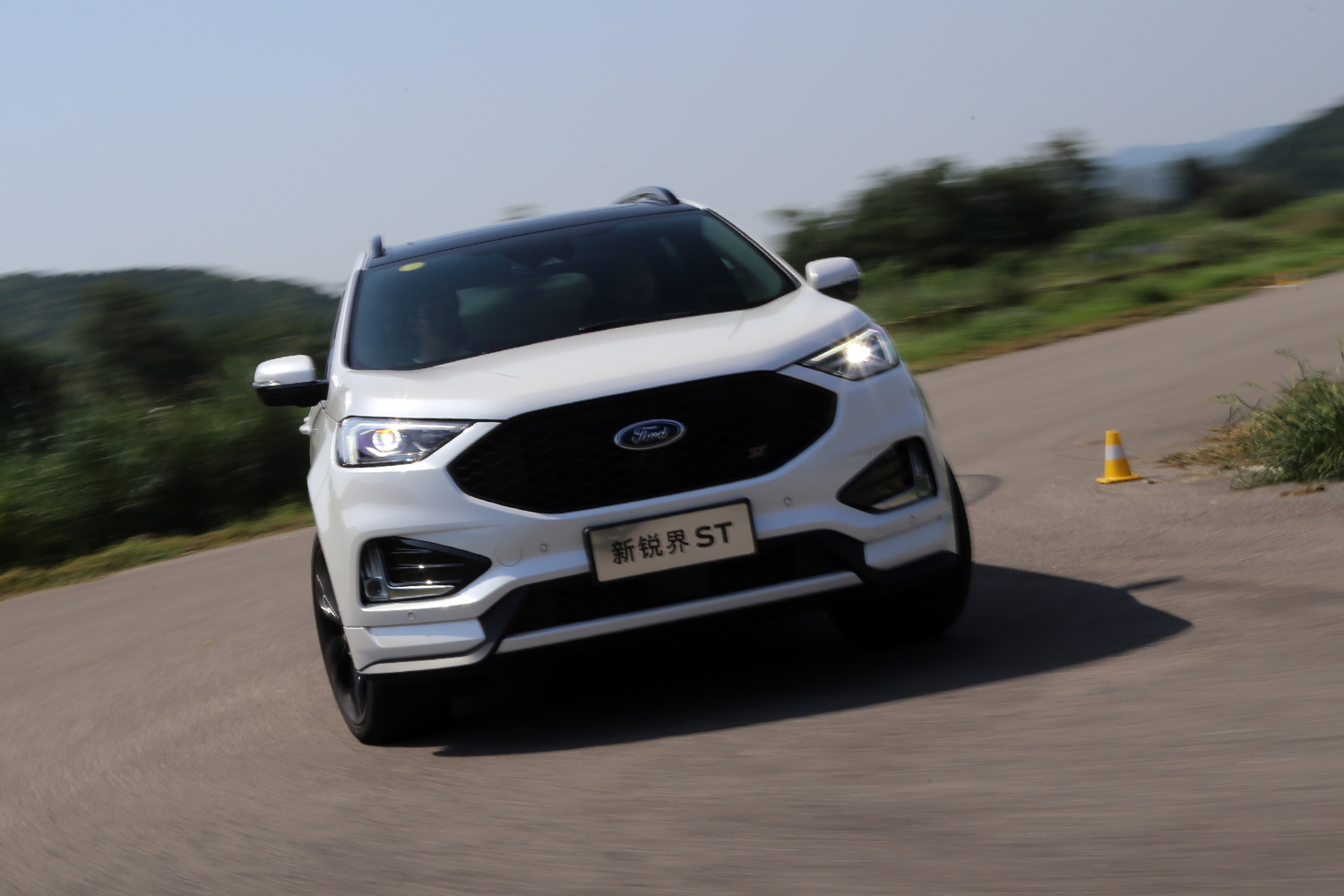 长安福特suv大全图片(长安福特suv大全图片及报价)