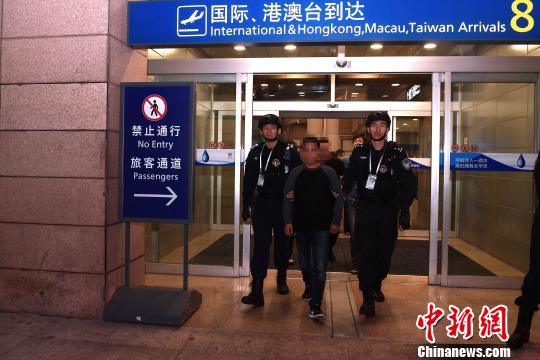 杭州警方境外缉捕3名P2P平台案嫌犯 9月来境外已捕9人