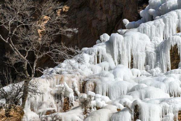 冰瀑 贺兰山冬日的绝美风景