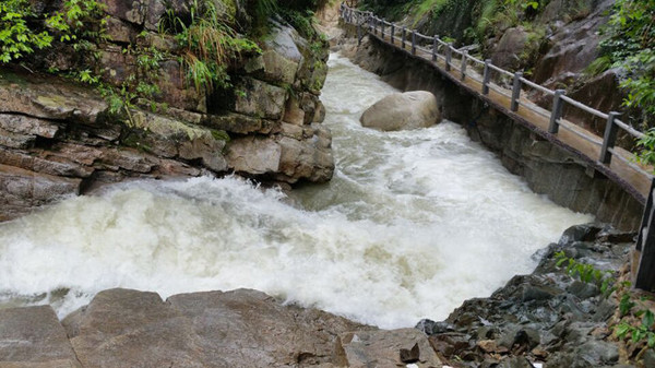婺水之源—石门山峡谷