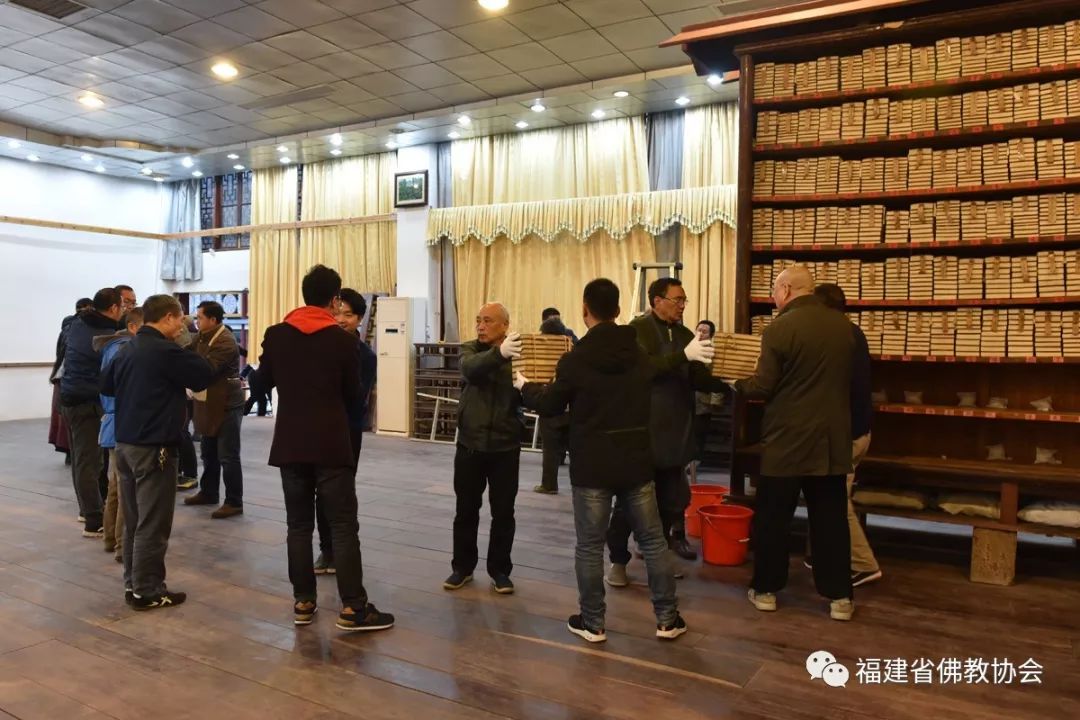 福州鼓山涌泉寺藏经楼重修后启用，2万多册珍贵藏经“回家”