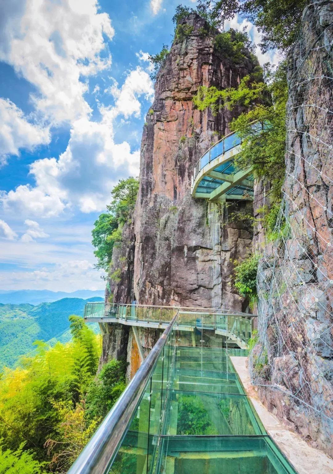 旅游达人@张家傻少爷/摄08雁荡山悬崖栈道地址:温州市乐清市雁荡山白