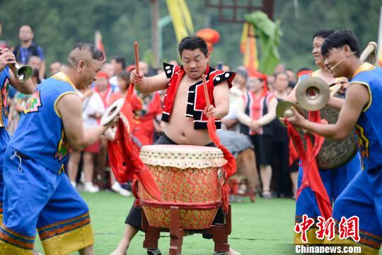 张家界土家“六月六”狂欢节 还原生态民俗文化