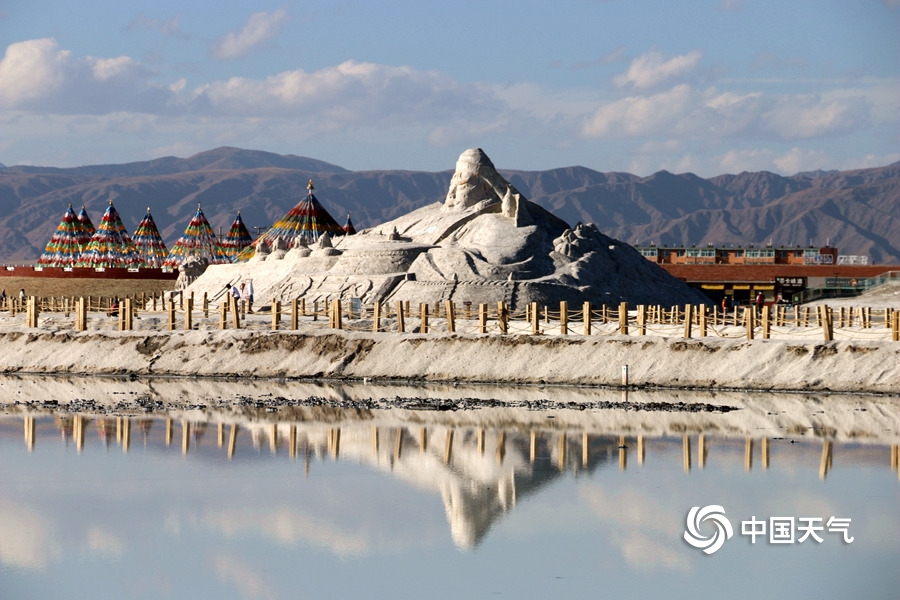 是位于青海省海西蒙古族藏族自治州乌兰县茶卡镇南侧的天然结晶盐湖