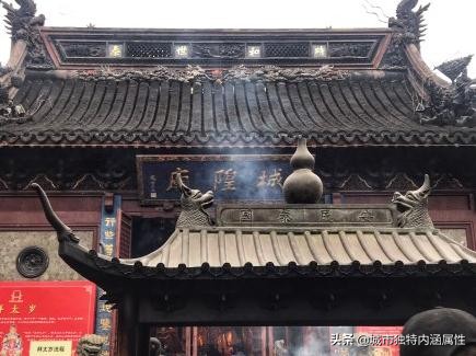 红红火火过大年 除夕夜去寺院里烧头香是上海人过年的老习俗