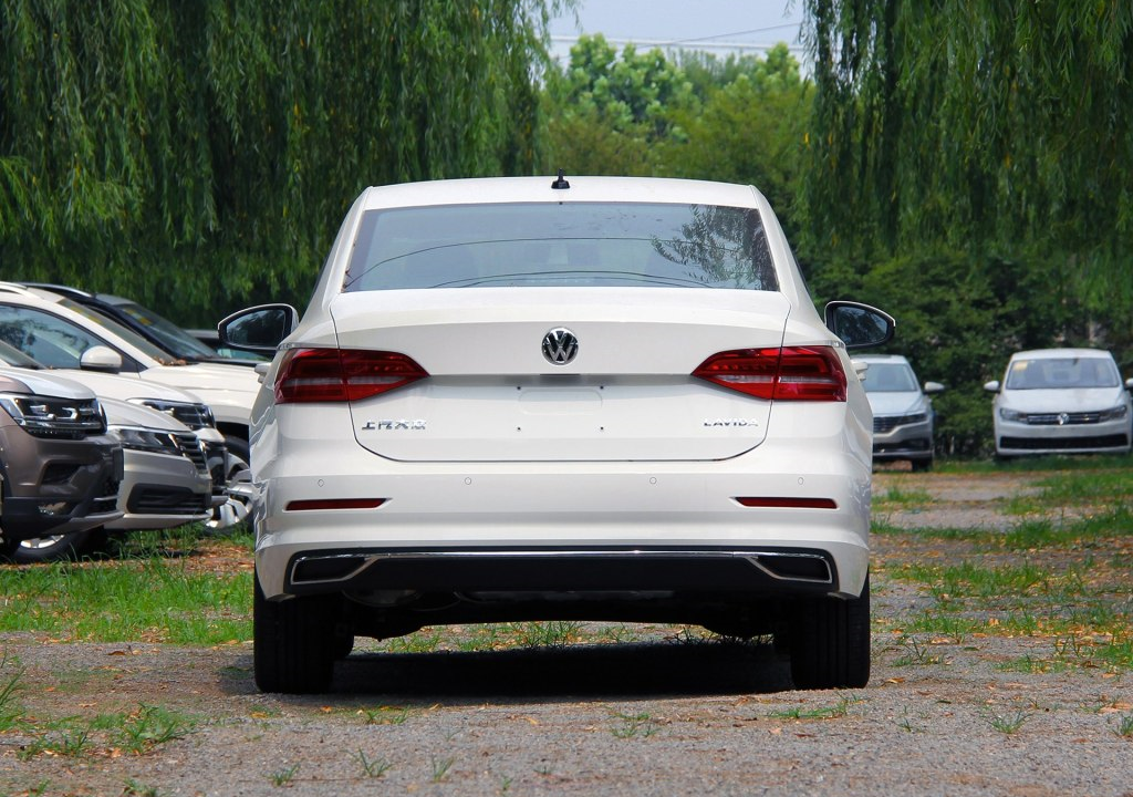 丰田新卡罗拉对比大众朗逸plus,同为紧凑型家轿标杆,怎么选?