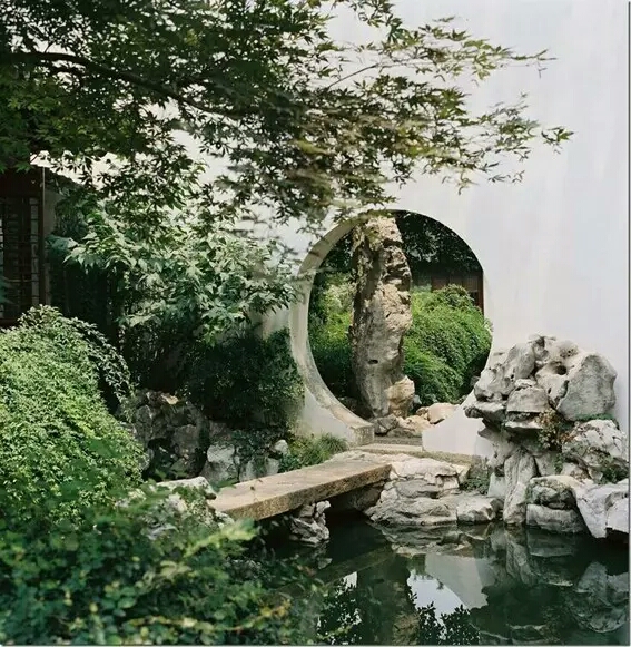 胜似闲庭信步闲庭信步笑看花开花落宠辱不惊冷观云卷云舒