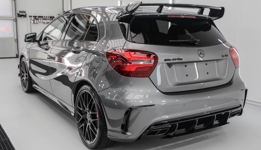 奔驰amg a45,外观电光灰涂装,有点科幻感