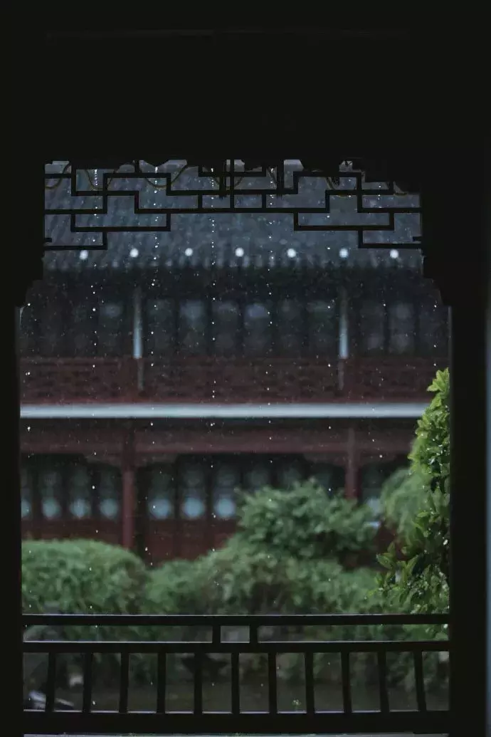 檐 雨，江 南 最 美 的 诗 词