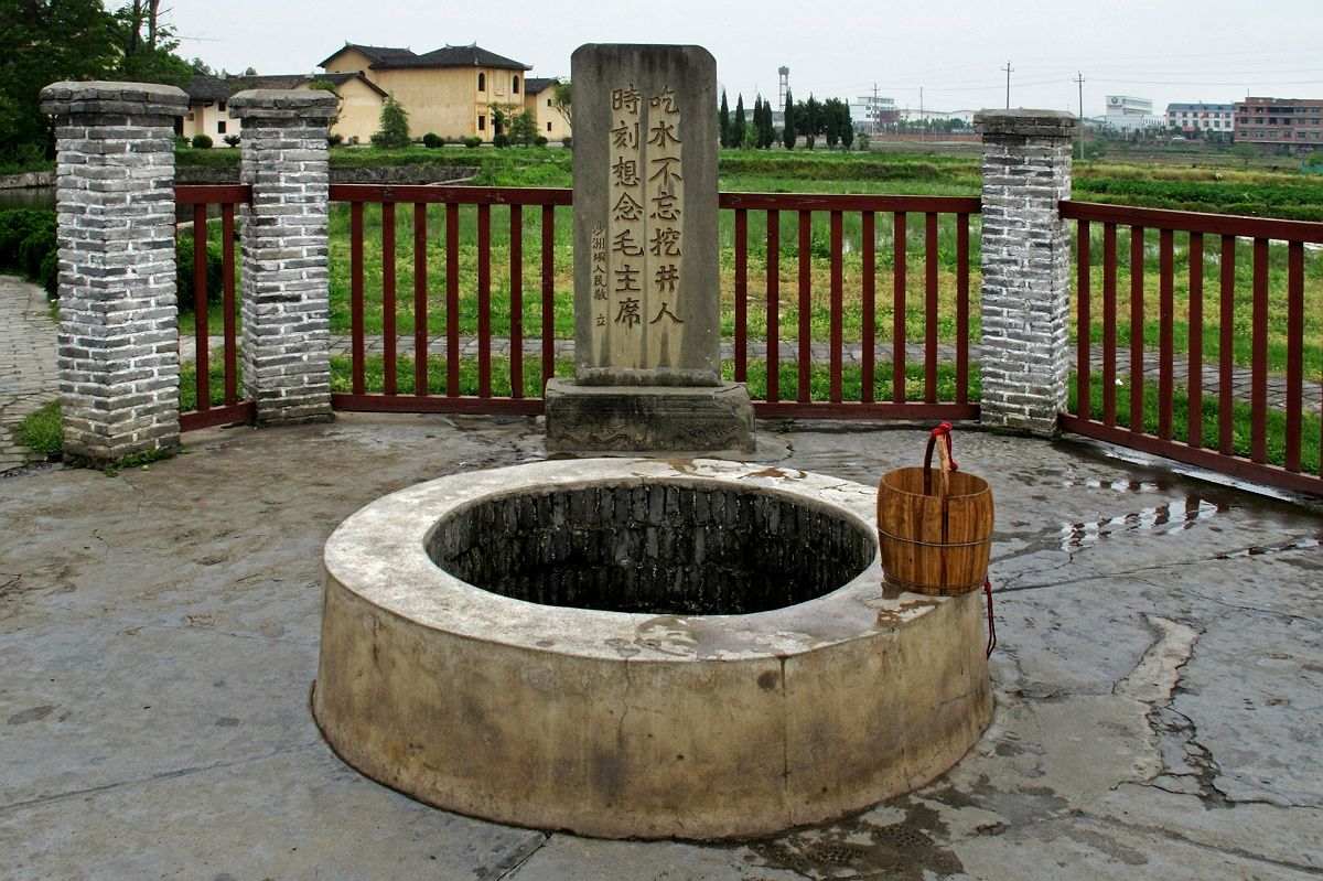 丫山风景区丫山风景区位于赣州市大余县,丫山最高峰