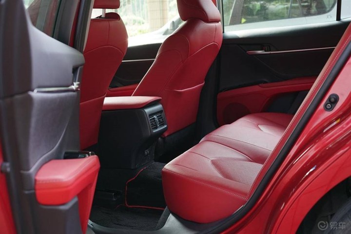 凯美瑞运动红色内饰不耐看_八代凯美瑞锋尚版 - 阜阳汽车网
