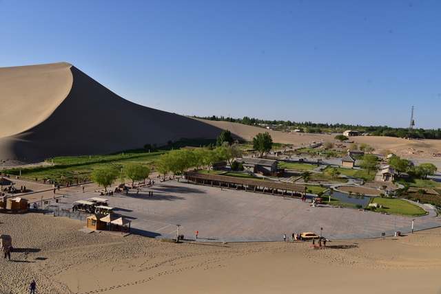 敦煌旅游必去景点,鸣沙山月牙泉