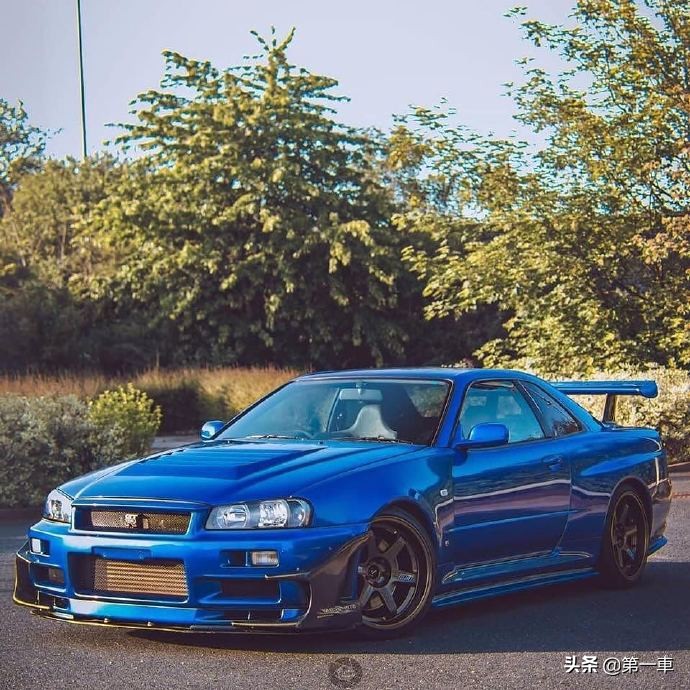 蓝色战神,日产gt-r bnr34,改装版真帅气!