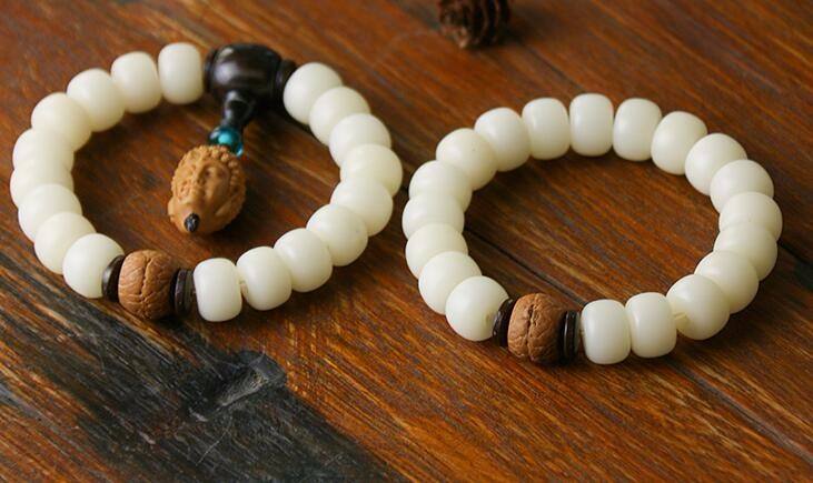 菩提树根本不结籽,何来菩提子,你戴的手串与人比较有啥意义?