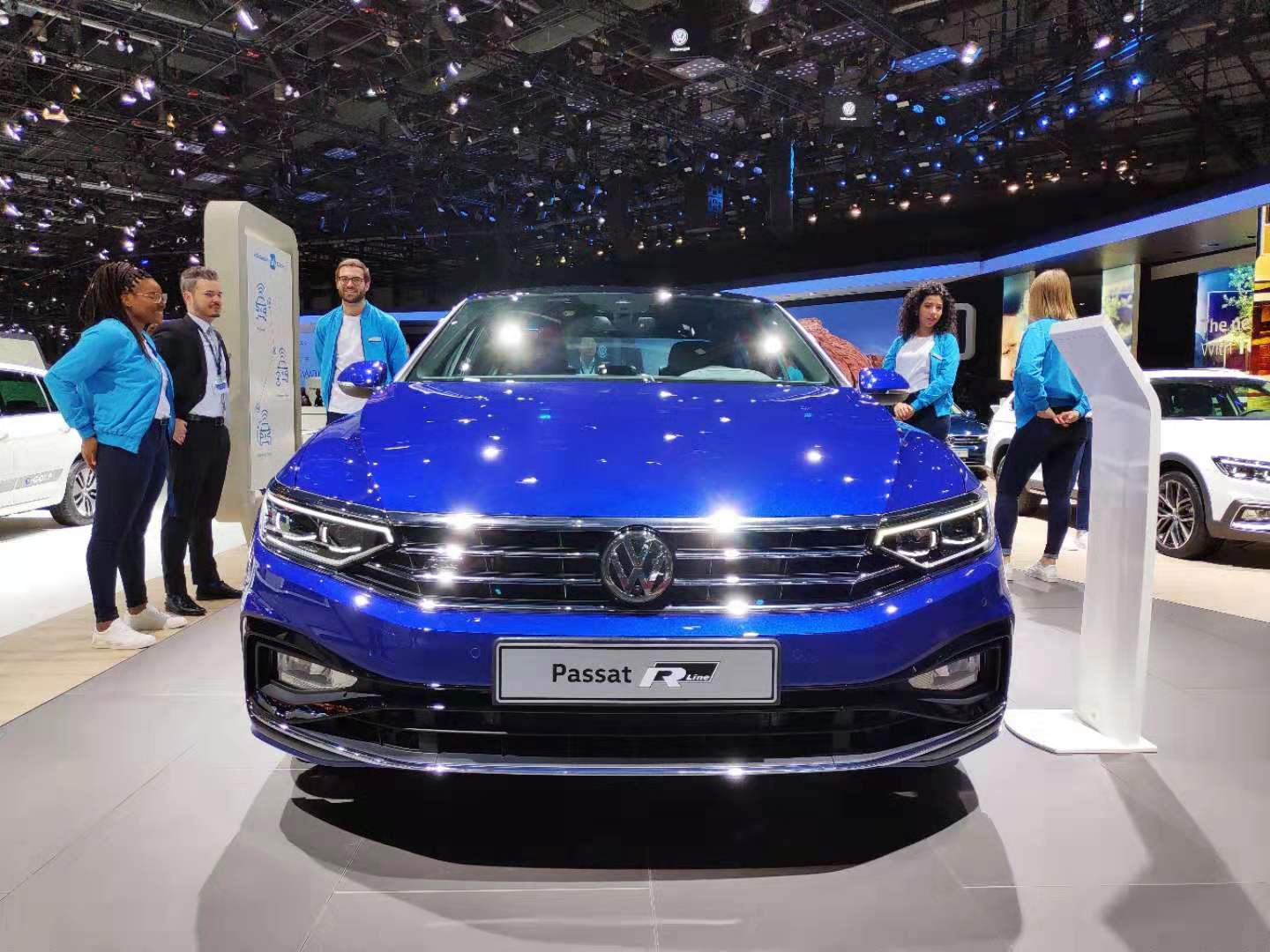 新款欧版帕萨特亮相!车头更扁更犀利,网友:国内卖20万就考虑!