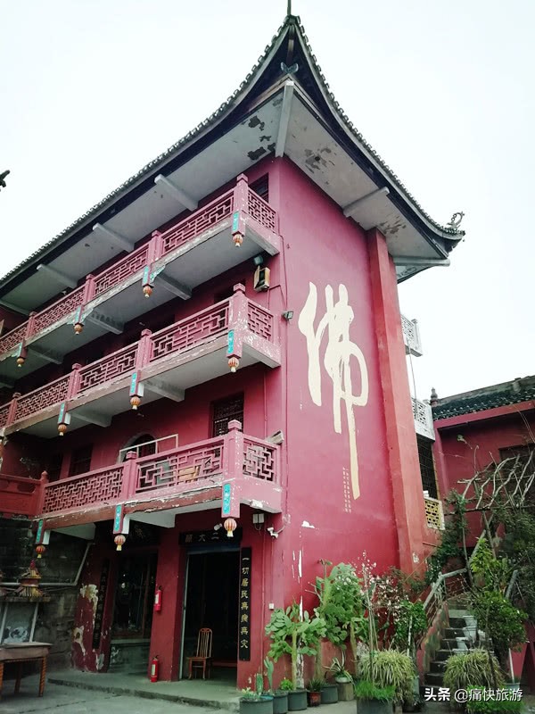 嘉陵江畔的南充清泉寺