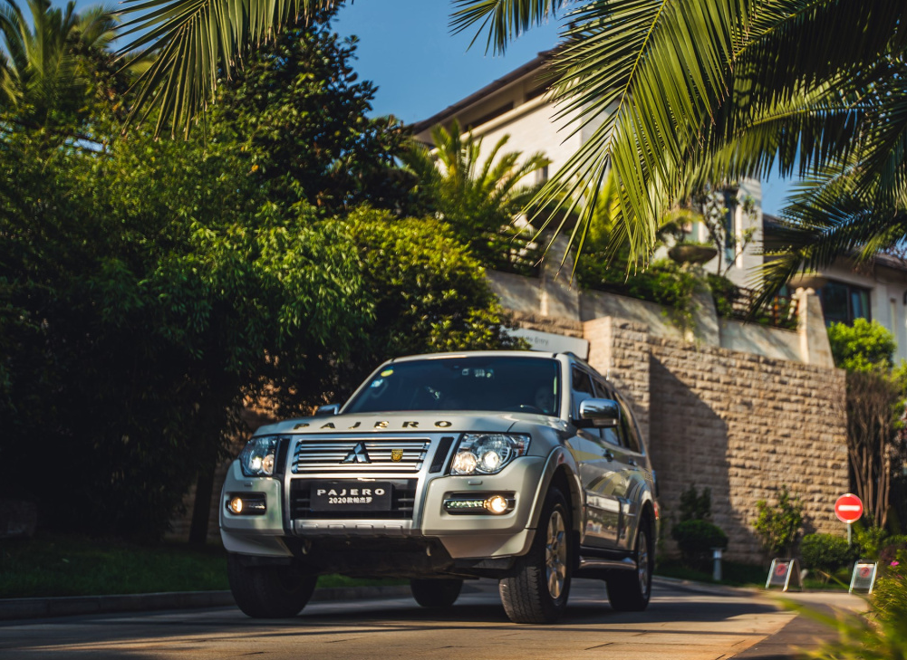 进口的大七座越野车,不到35万元起,还看什么牧马人?