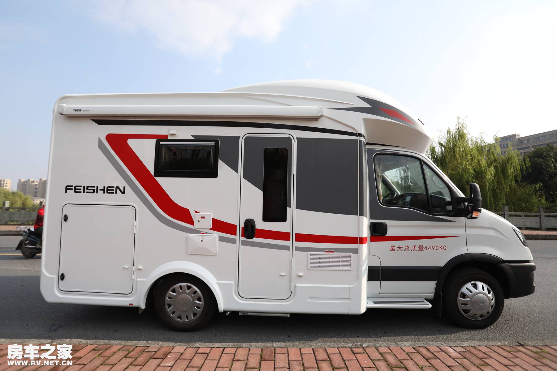 飞神全新依维柯欧胜底盘房车正式上市,后拓展床铺是亮点