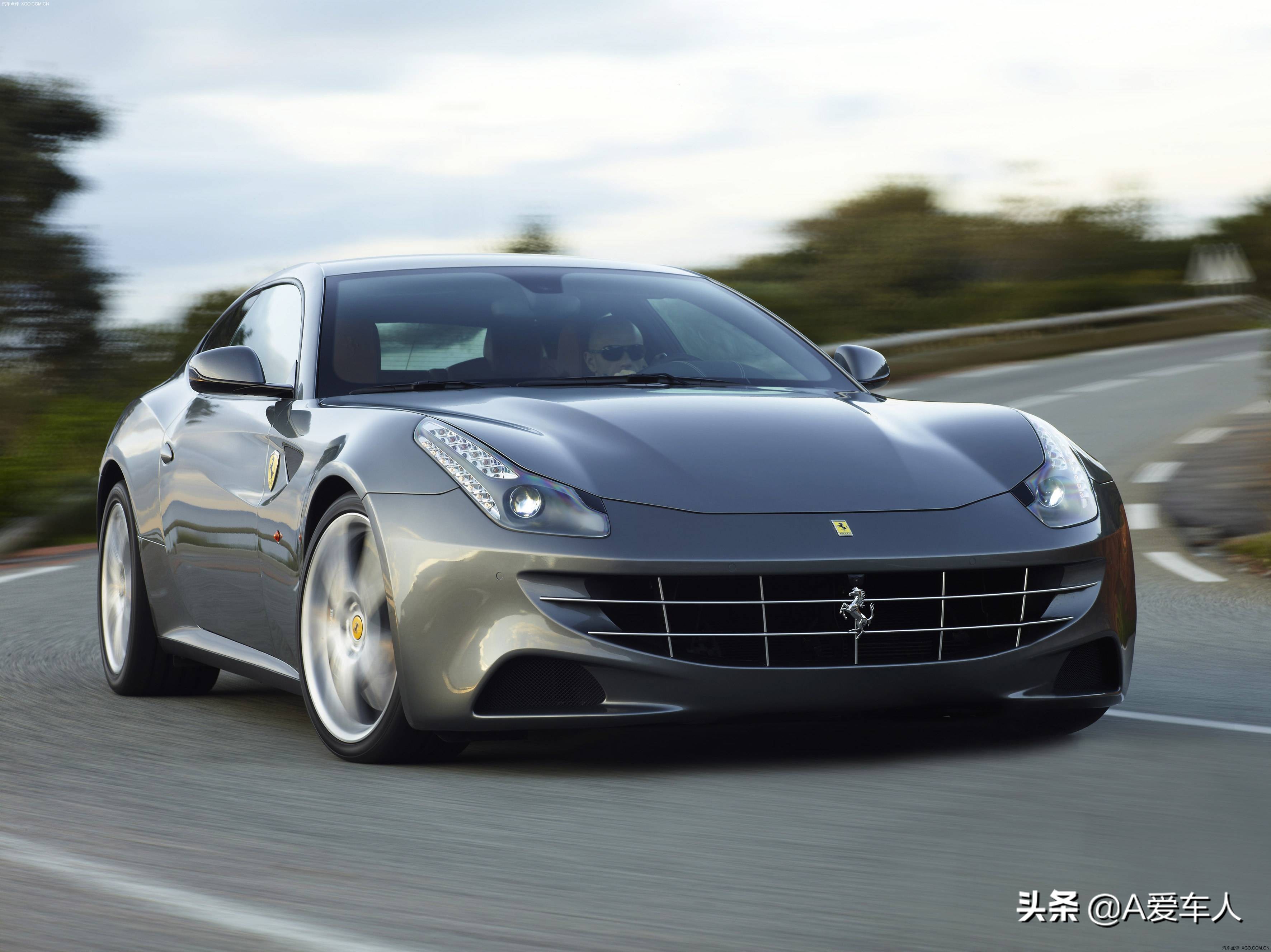 首款四轮驱动跑车--法拉利ff