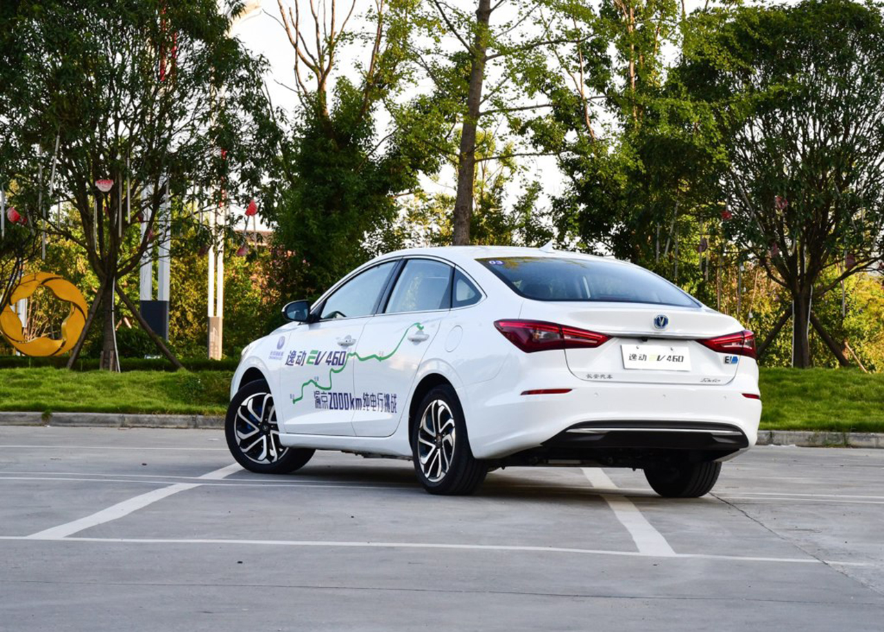 新款长安逸动ev460新能源汽车上市,续航能力增加,价格不到13万