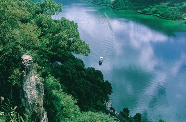 与朱元思书作者看到富春江的奇山异水_与朱元思书中概括赞叹富春江景