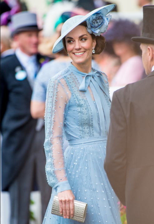 英国凯特王妃和梅根是什么关系_凯特王妃穿的大牌礼服 - 阜阳汽车网