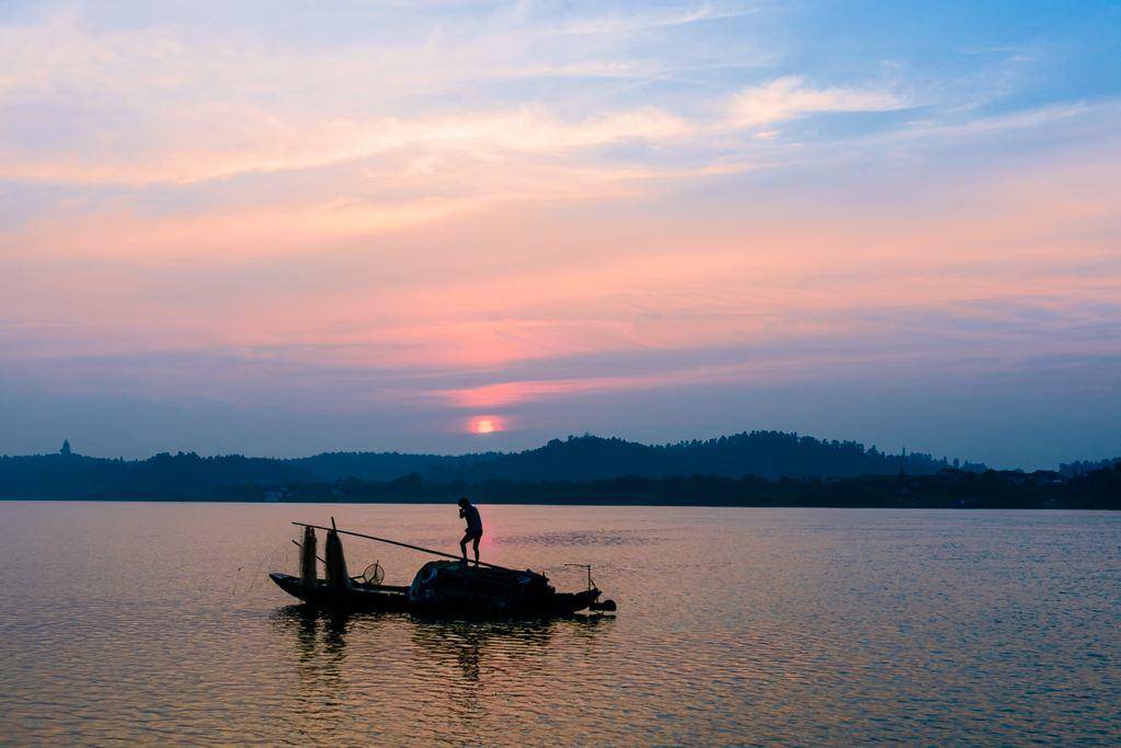 独立寒秋湘江北去,秋天的长沙文青必去