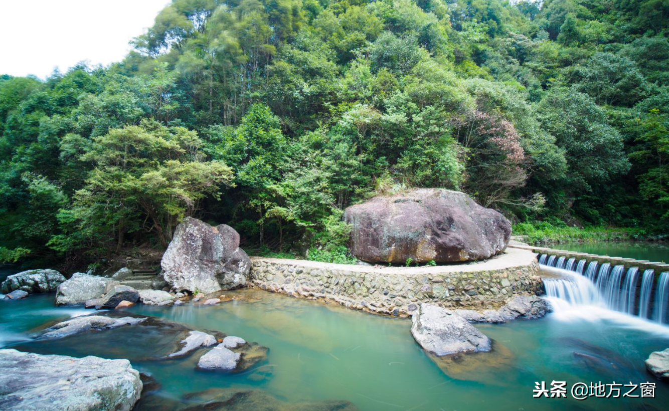 福州的郊外,藏有一处"世外桃源",瀑布壮观,溪水潺潺