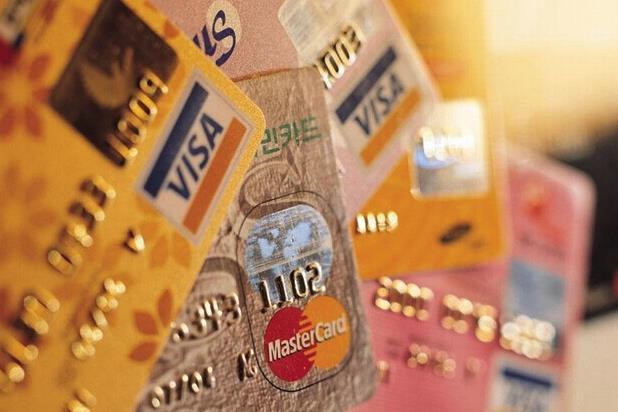 信用卡请远离手机刷卡器，多家银行又开始严查信用卡手刷套现！