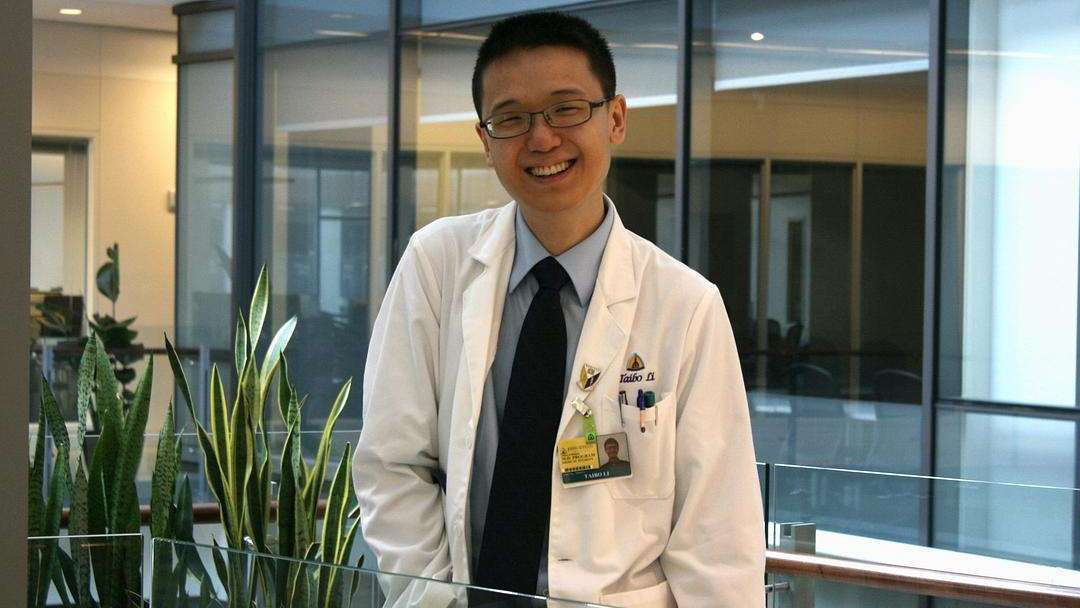 列第二的人物(另外一位是去年的河北省状元孙浩宁考出了734分的成绩)