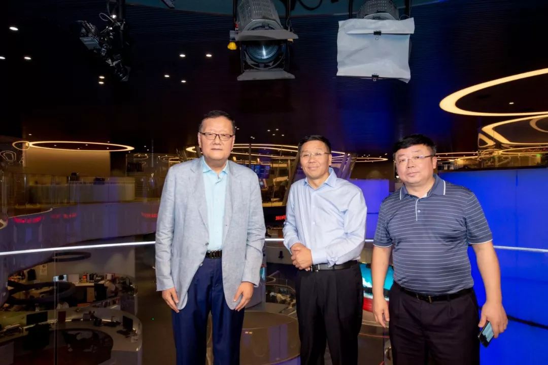 茅台集团党委书记、董事长李保芳率队访问凤凰卫视