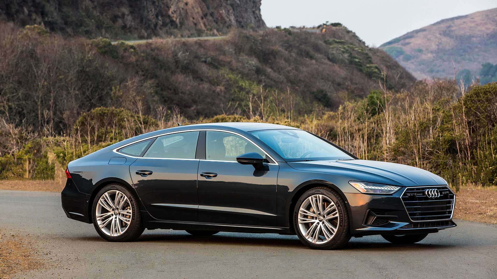 2019款奥迪a7 运动与科技的完美结合 不愧是轿跑标杆 奔驰cls拜服