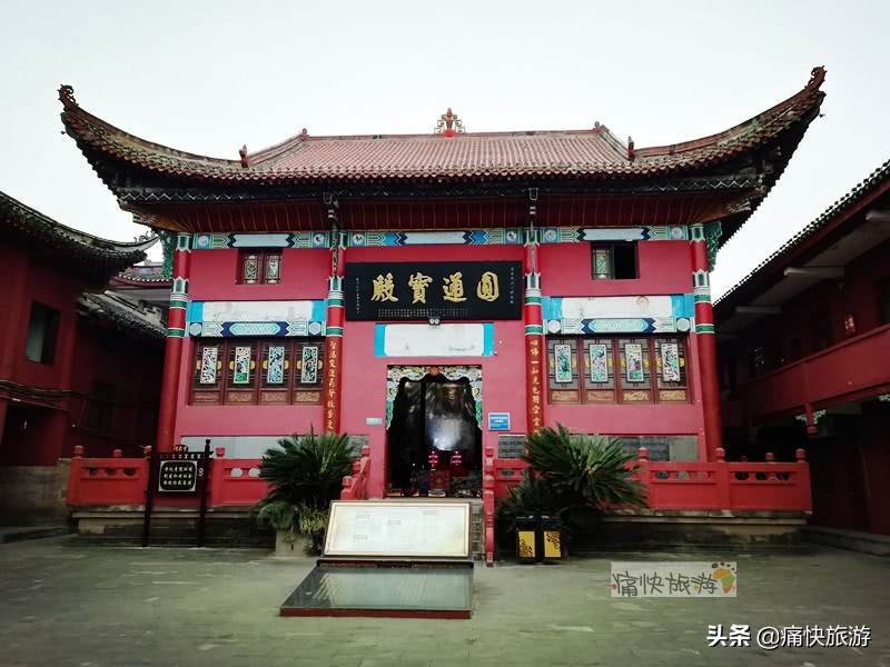 嘉陵江畔的南充清泉寺