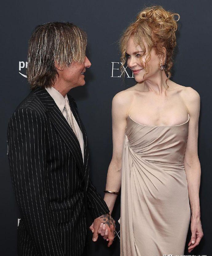 56-year-old Nicole Kidman showed off her career in a tube top dress