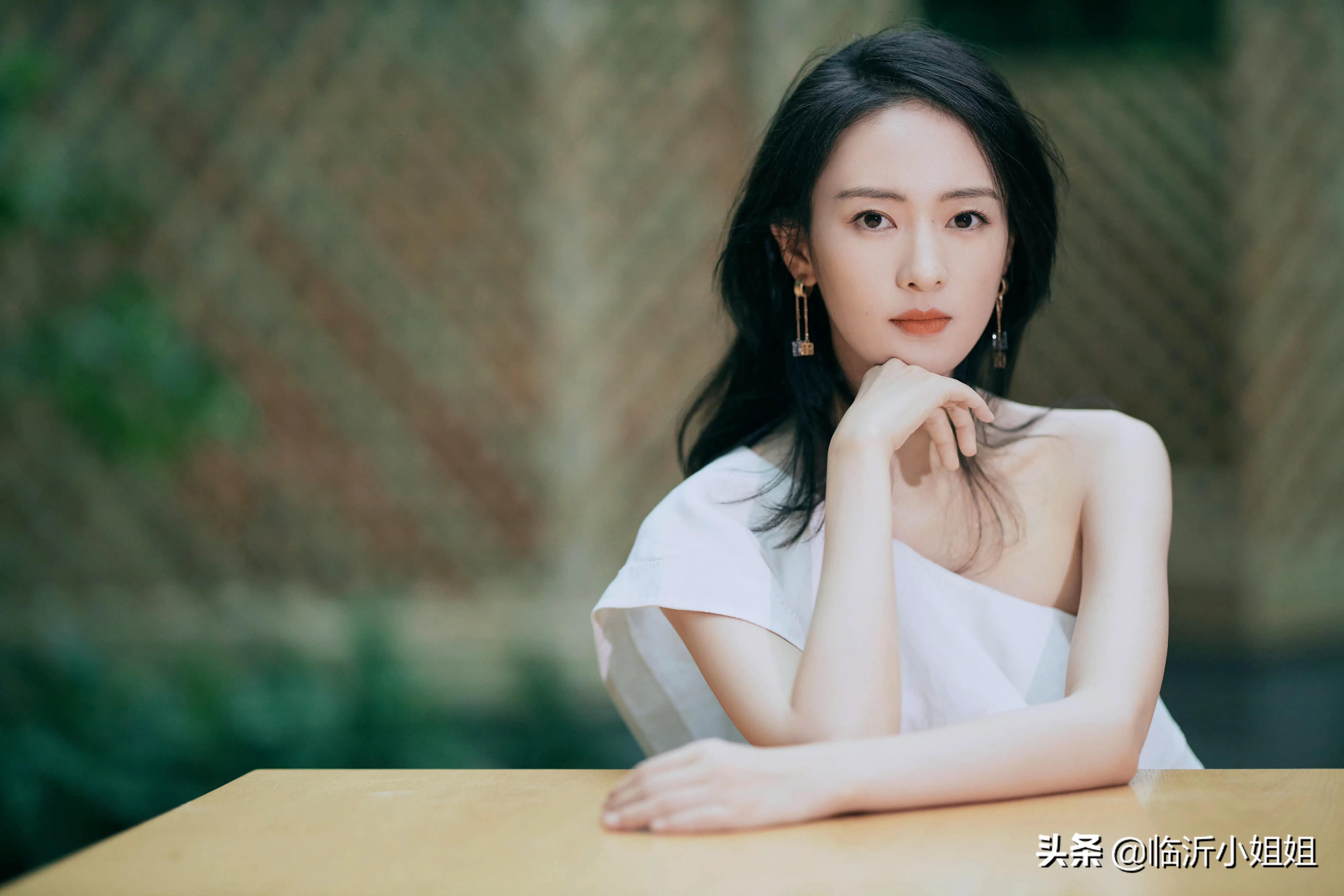 童瑤，高貴典雅的氣質女神，唯美知性，成熟自信的魅力女性 - 頭條匯