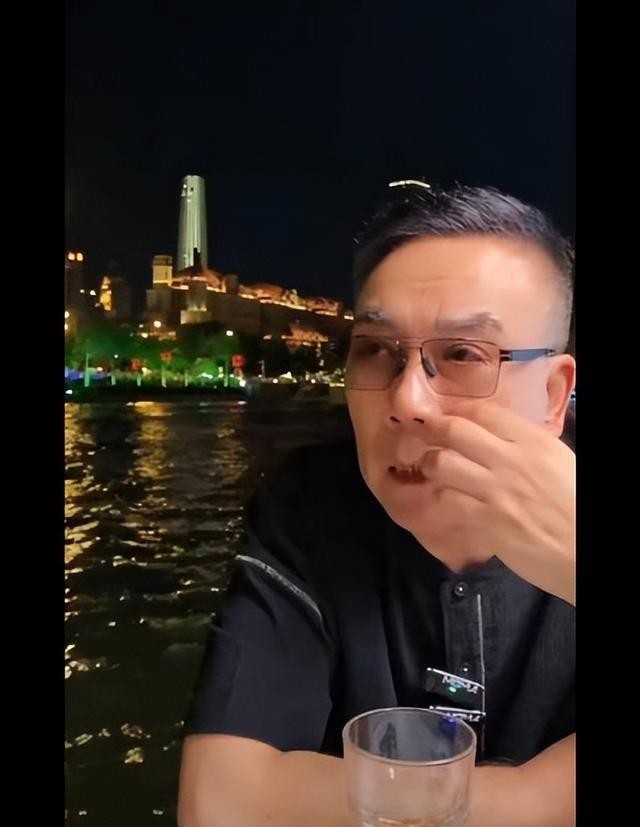 Yang Yi apologized to Hou Yaohua late at night: Brother, I was wrong ...
