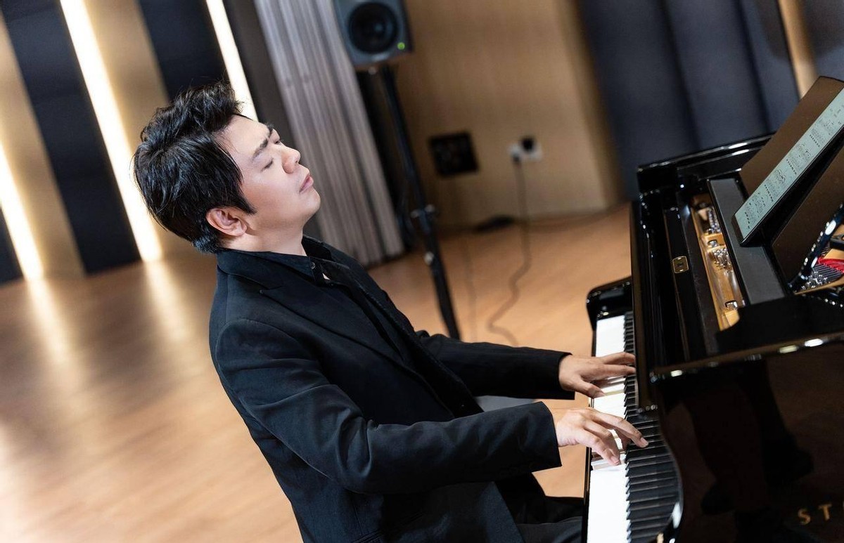 Lang Lang releases a collection of Chinese music and records