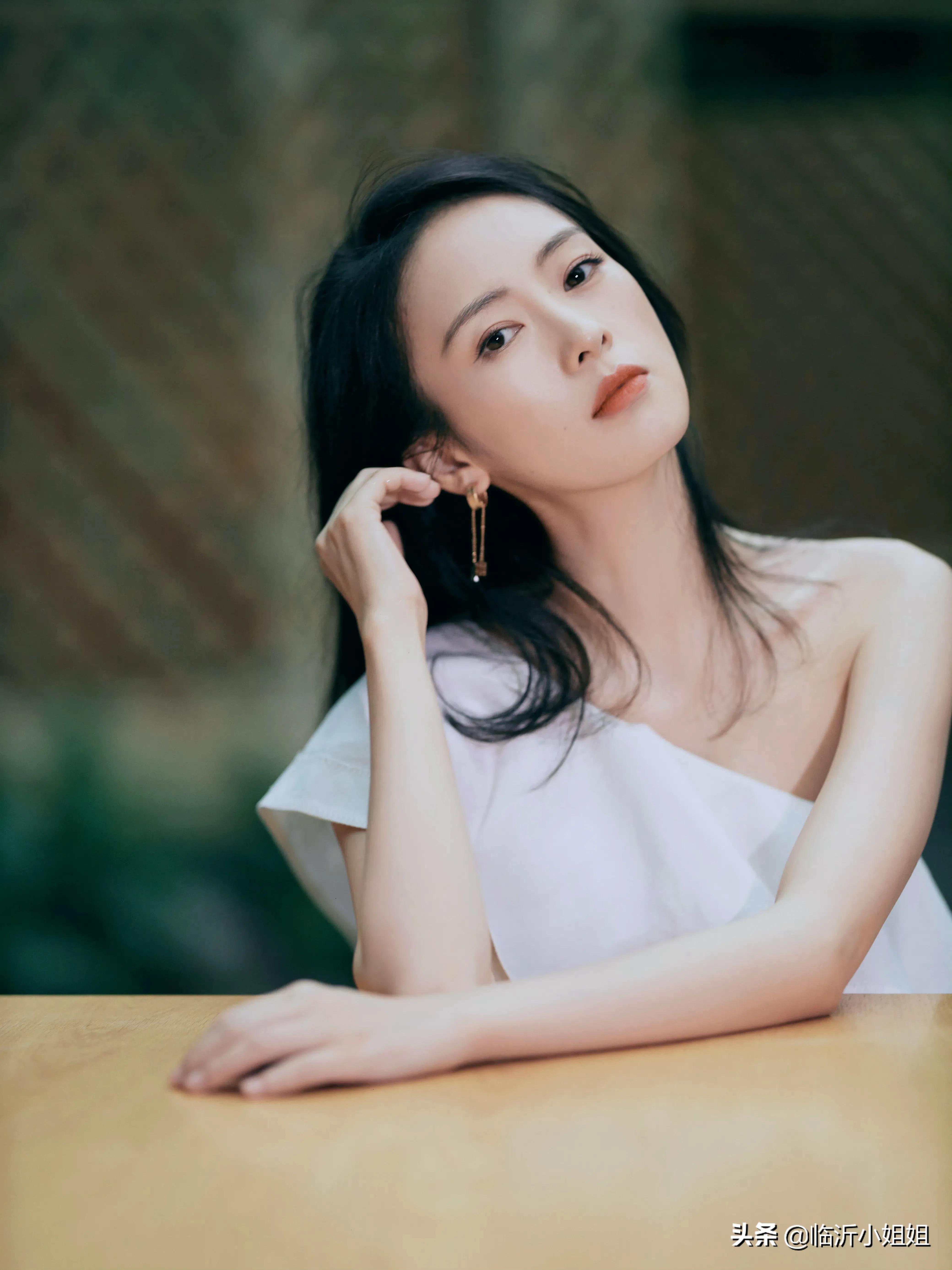 童瑤，高貴典雅的氣質女神，唯美知性，成熟自信的魅力女性 - 頭條匯