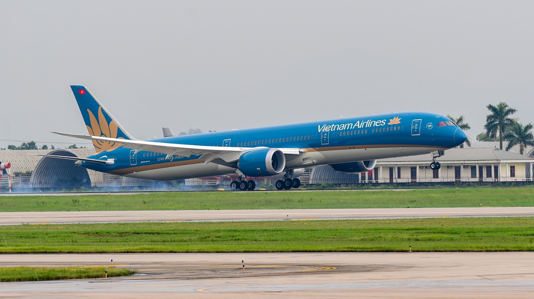 Vietnam Airlines receives fifth Boeing 787-10, bringing wide-body ...