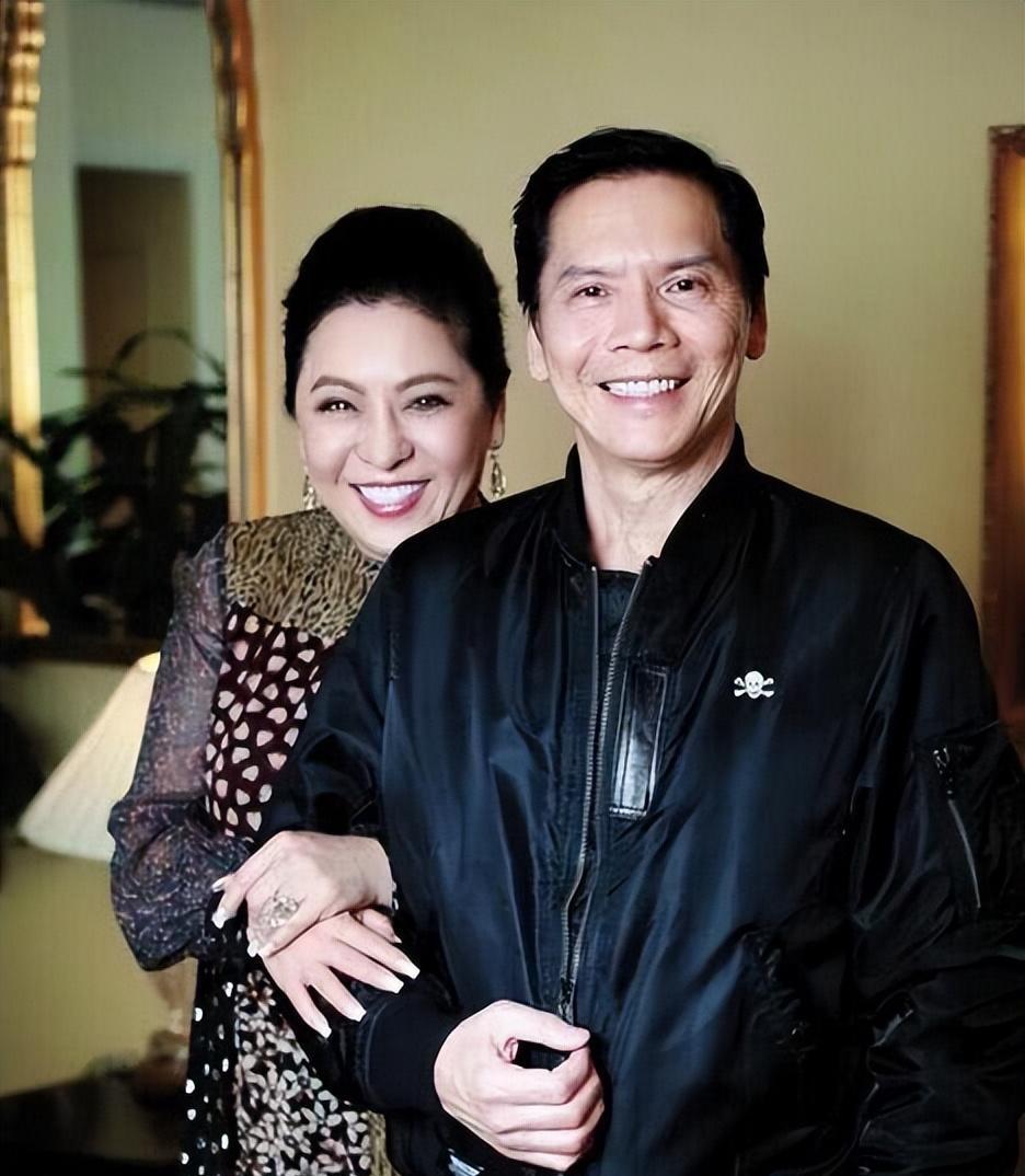 67-year-old Han Yueqiao and 54-year-old Wang Luyao are in the same ...